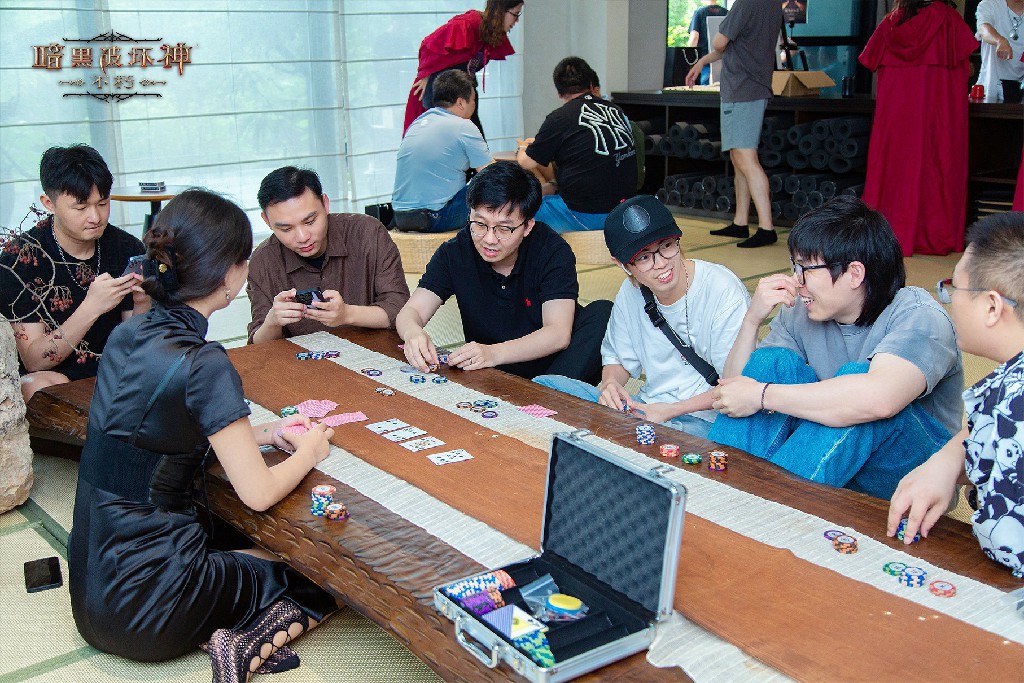 哪个职业适合平民玩不朽暗黑破坏神